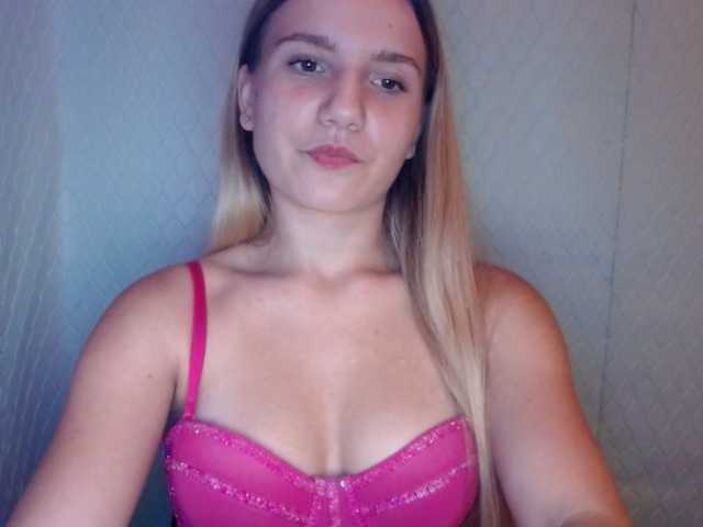 Viktorisagi1 live cam on BongaCams