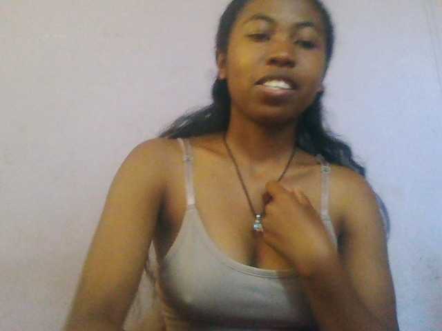 Aisah live cam on BongaCams