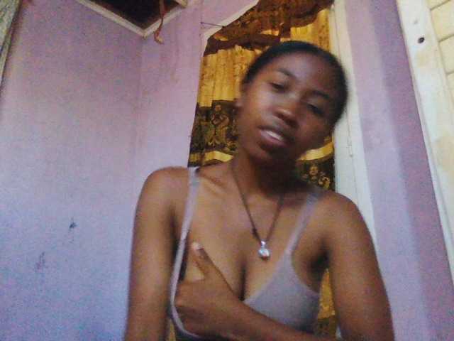 Aisah live cam on BongaCams