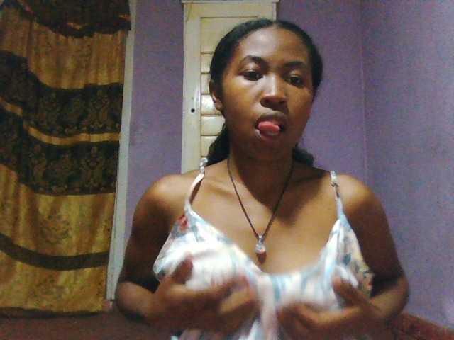 Aisah live cam on BongaCams