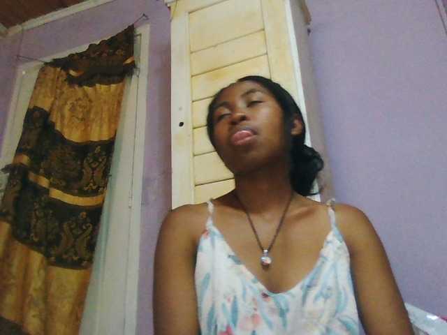 Aisah live cam on BongaCams