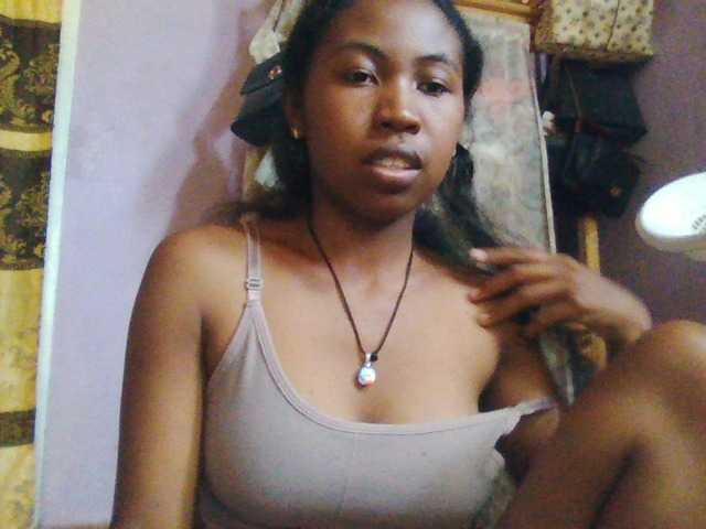 Aisah live cam on BongaCams