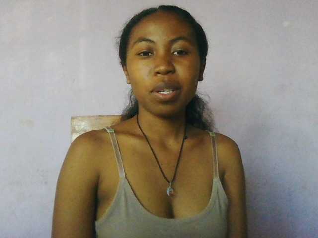 Aisah live cam on BongaCams