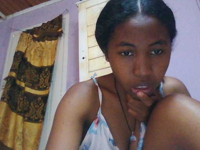 Aisah live cam preview