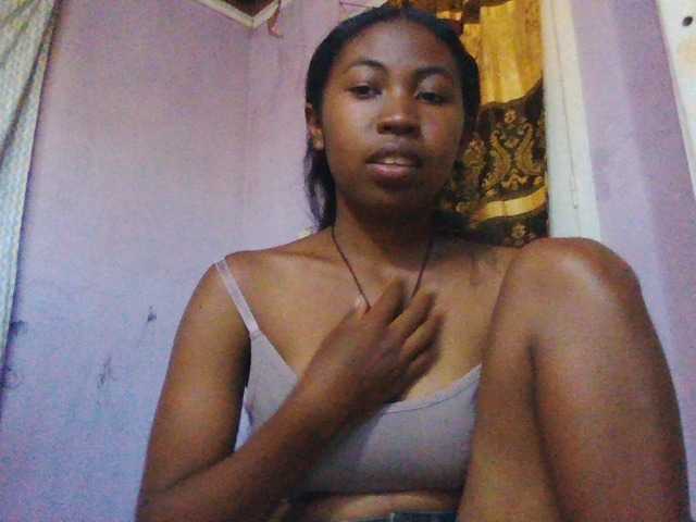 Aisah live cam on BongaCams