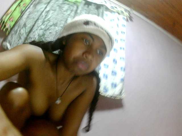 Aisah live cam on BongaCams
