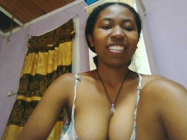 Aisah live cam on BongaCams