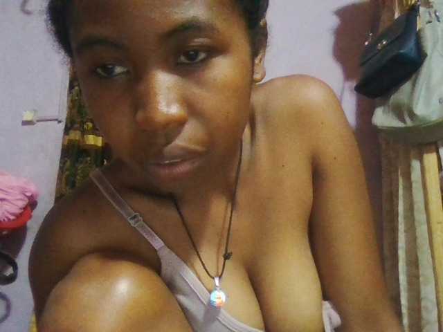 Aisah live cam on BongaCams