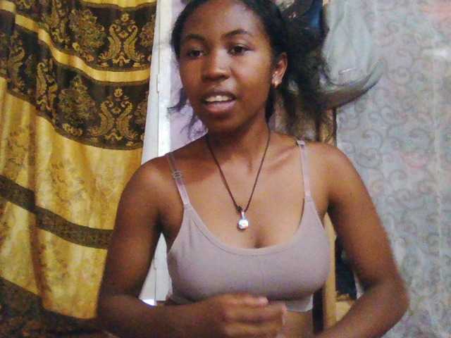 Aisah live cam on BongaCams