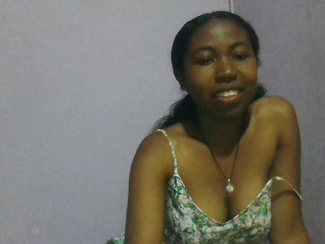 Aisah live cam on BongaCams