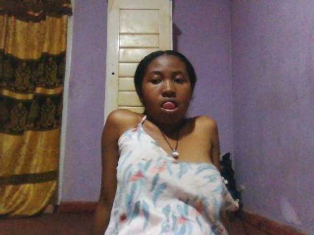 Aisah live cam on BongaCams