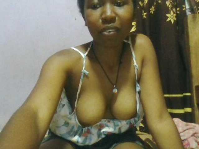 Aisah live cam on BongaCams