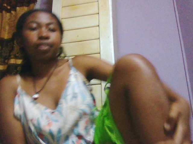 Aisah live cam on BongaCams