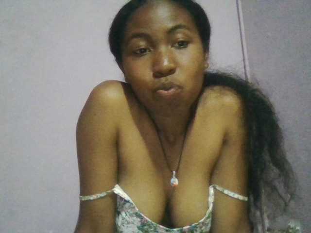Aisah live cam on BongaCams