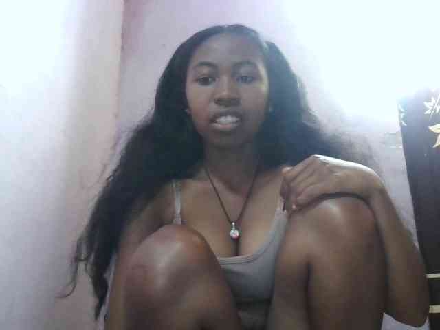 Modèle: Aisah