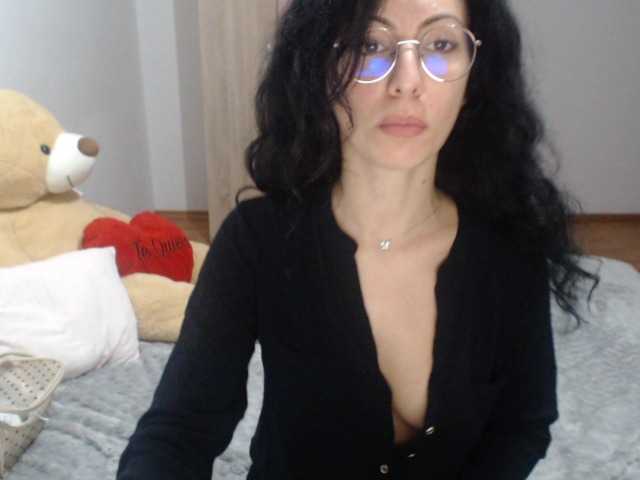 Emmatool live cam on BongaCams