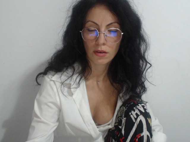 Emmatool live cam on BongaCams