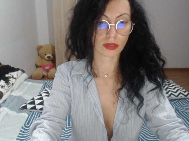 Emmatool live cam on BongaCams