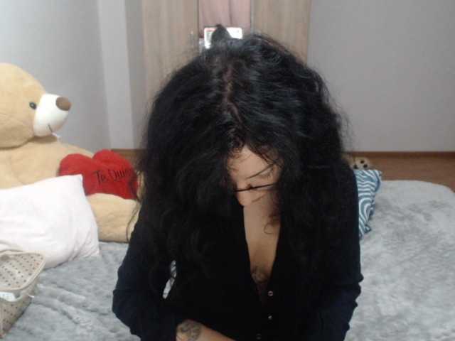 Emmatool live cam on BongaCams