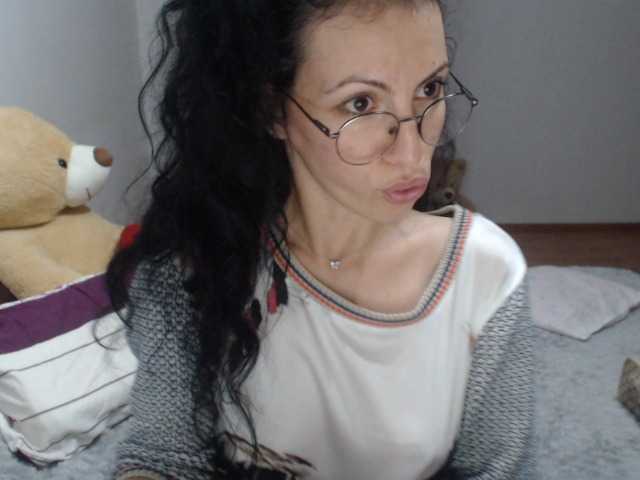Emmatool live cam on BongaCams