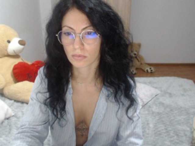 Emmatool live cam on BongaCams