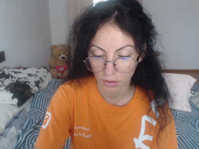 Emmatool live cam on BongaCams