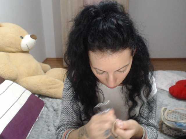 Emmatool live cam on BongaCams
