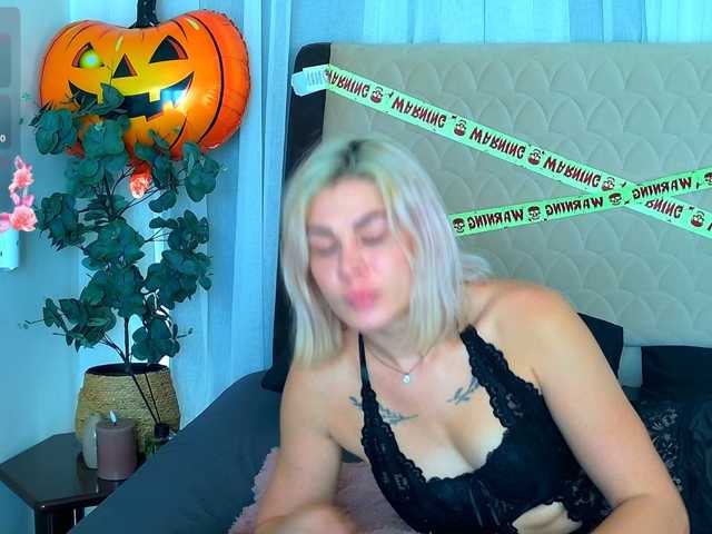 KissMeLola