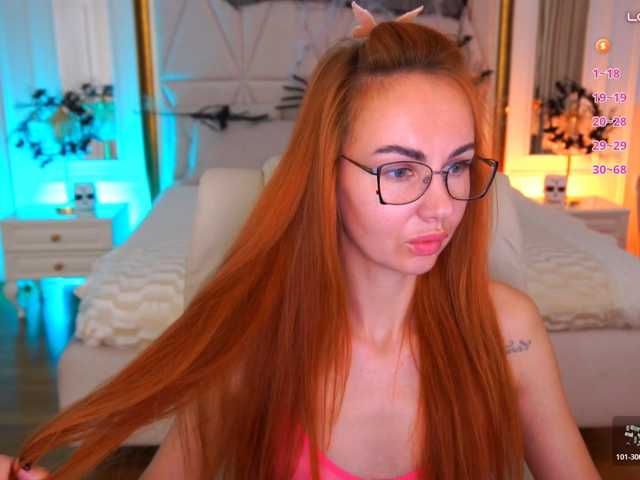 RedFoxiee live cam on BongaCams