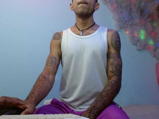 le modèle Destroyinggirl est en webcam porno dans un show sur le site bongacams, il possède les tags suivants: Latino/Hispanic,Brunette,Shaved