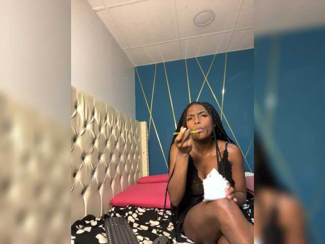 Ellyrose live cam on BongaCams