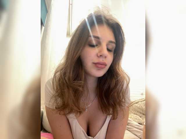 M-O-N-E live cam on BongaCams
