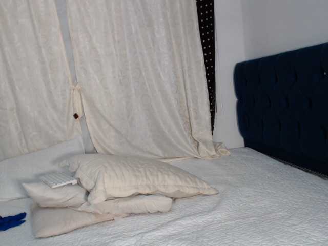 Charlotte2456 live cam on BongaCams
