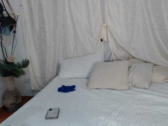 Charlotte2456 live cam on BongaCams