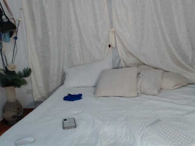 Charlotte2456 live cam on BongaCams