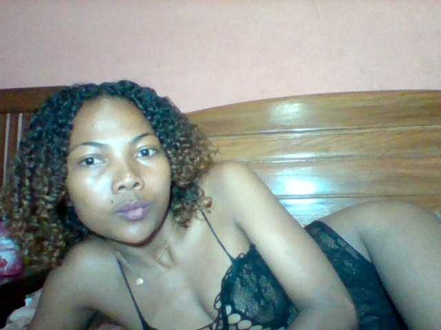 Stellah19 live cam on BongaCams