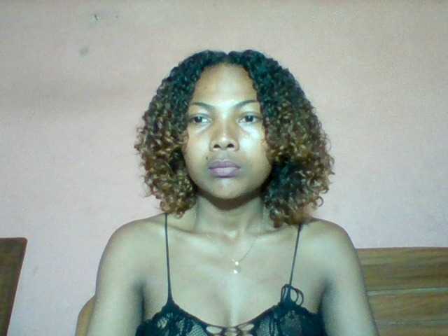 Stellah19 live cam on BongaCams