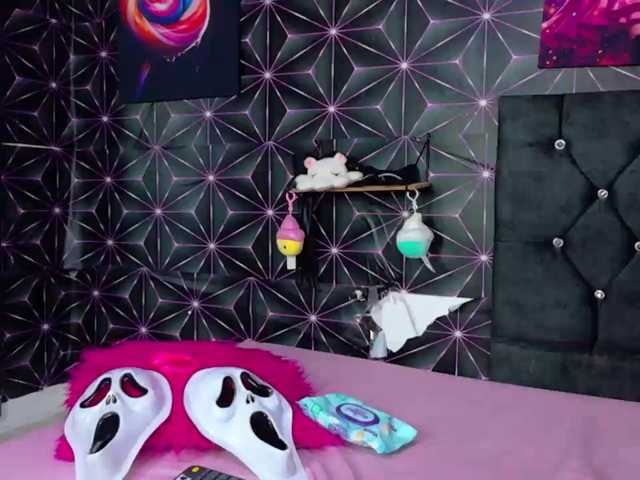le modèle Sharlotks est en webcam porno dans un show sur le site bongacams, il possède les tags suivants: Latino/Hispanic,Brunette,Shaved