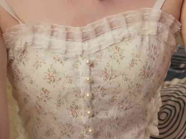 Модель: LilyVibe