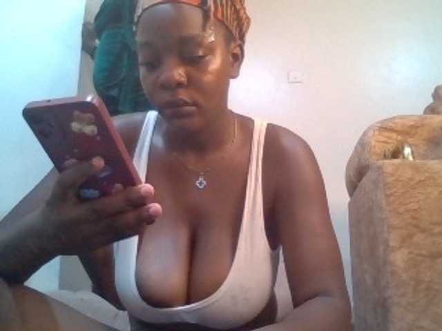 Mochahoneybae live cam on BongaCams