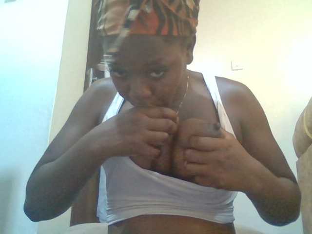 Mochahoneybae live cam on BongaCams