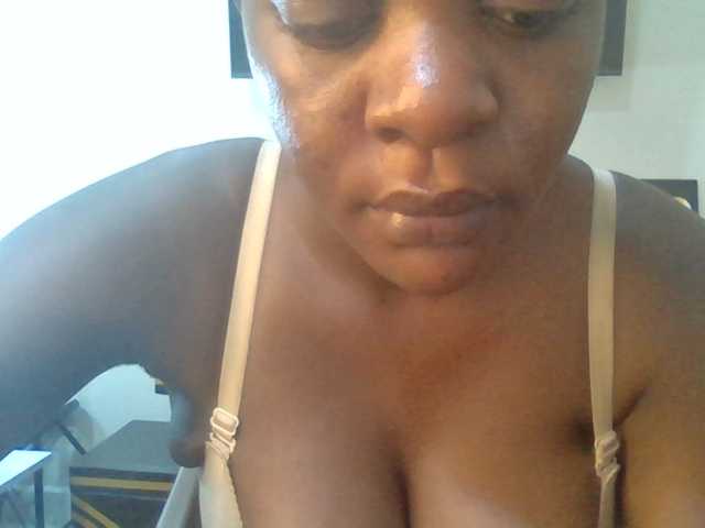 Mochahoneybae live cam on BongaCams