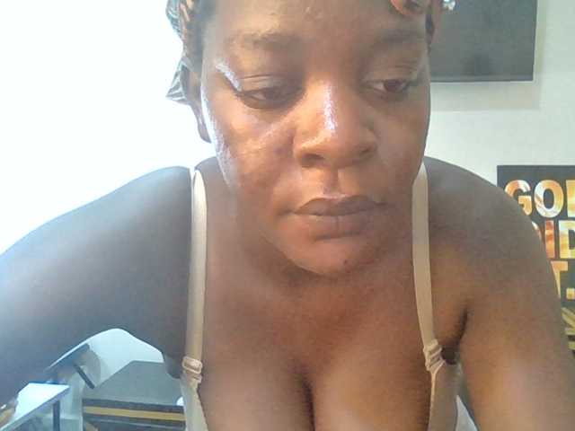 Mochahoneybae live cam on BongaCams