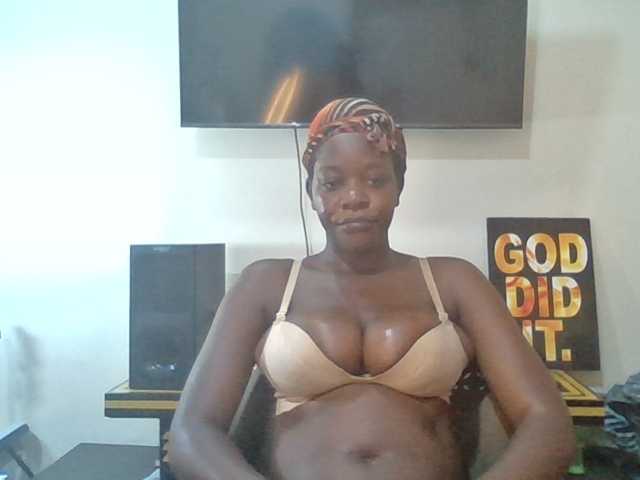 Mochahoneybae live cam on BongaCams