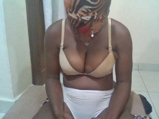 Mochahoneybae live cam on BongaCams