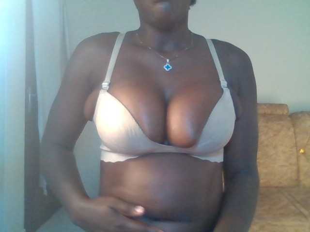 Mochahoneybae live cam on BongaCams