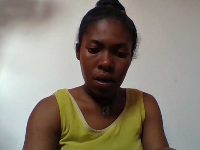 le modèle Sylviah1 est en webcam porno dans un show sur le site bongacams, il possède les tags suivants: Ebony,Brunette,Shaved
