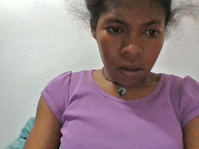 le modèle Sylviah1 est en webcam porno dans un show sur le site bongacams, il possède les tags suivants: Ebony,Brunette,Shaved