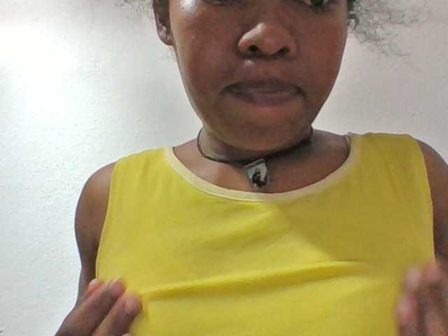 Sylviah1 live cam on BongaCams