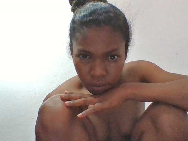 Sylviah1 live cam on BongaCams